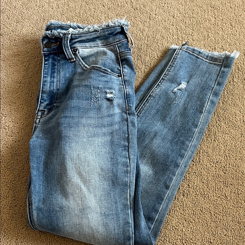 Frayed Hem Skinny Jeans in Classic Blue